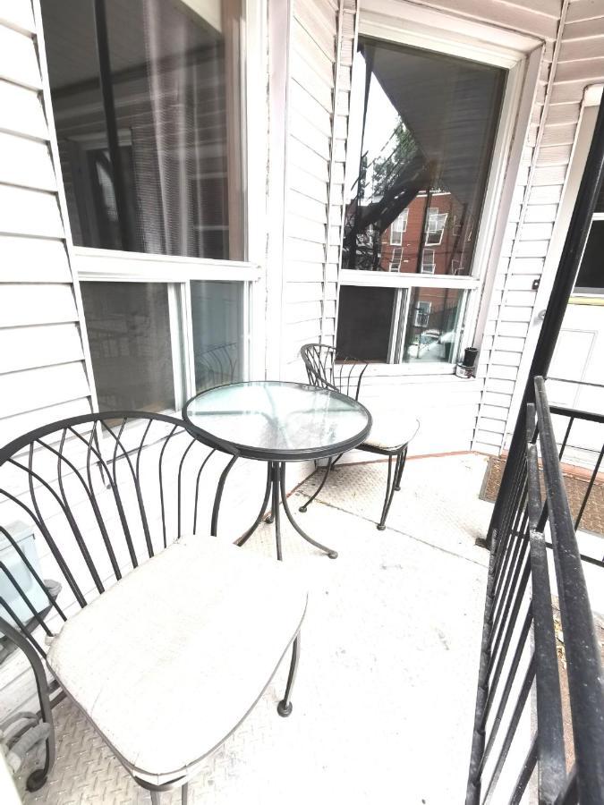 Accueil Chez Francois Panzió Montréal Kültér fotó