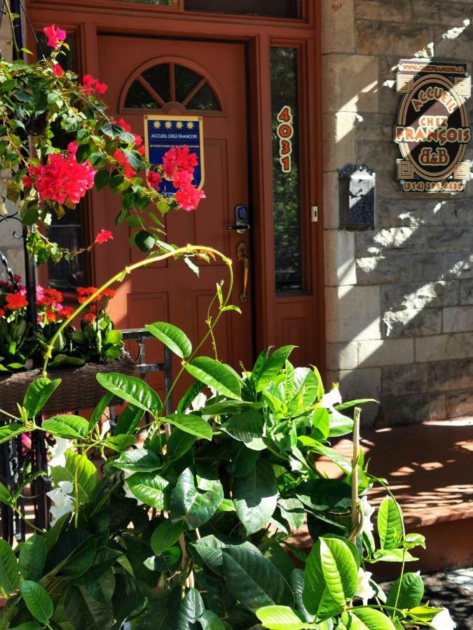 Accueil Chez Francois Panzió Montréal Kültér fotó
